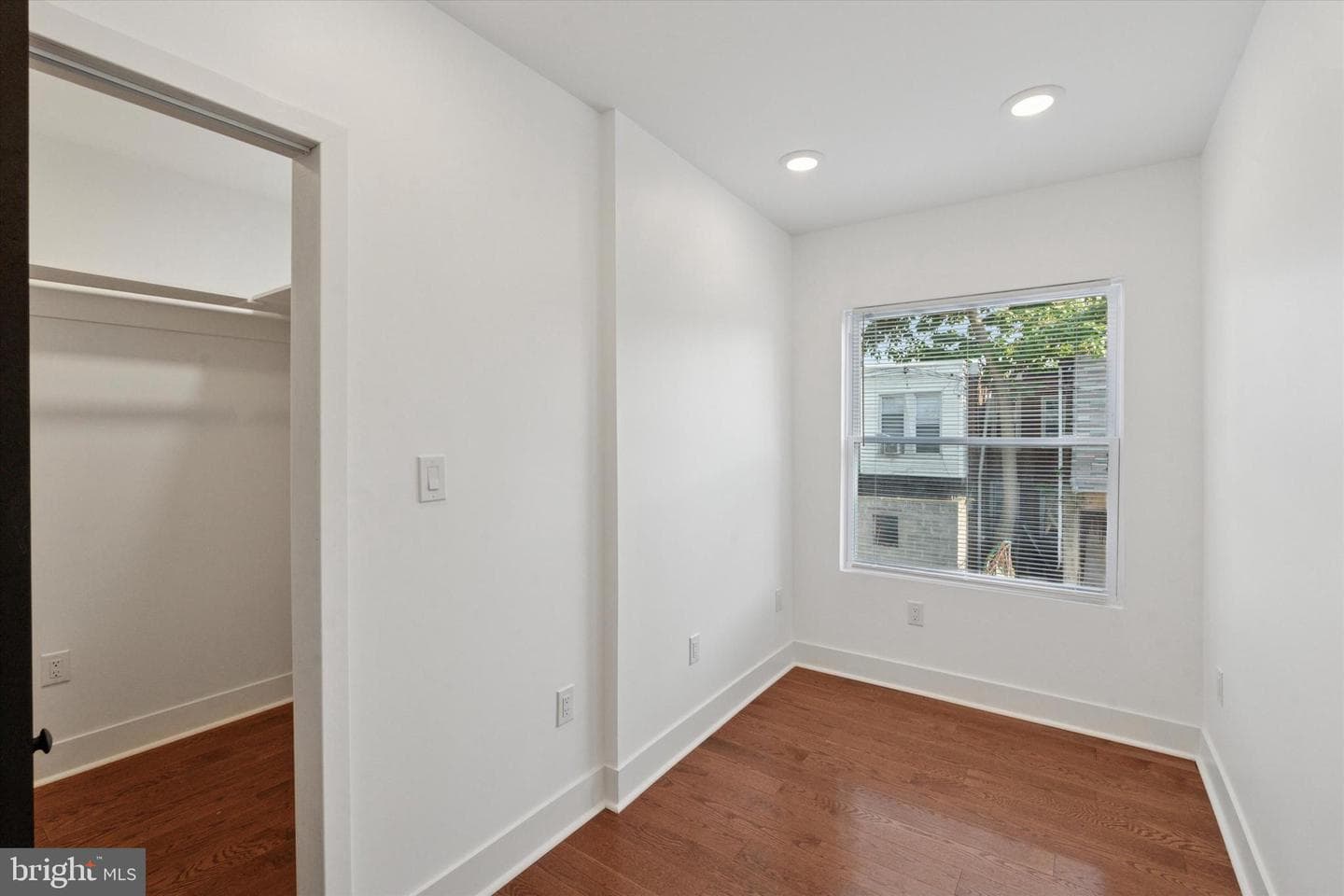 2538 W Oakdale Street photo 11
