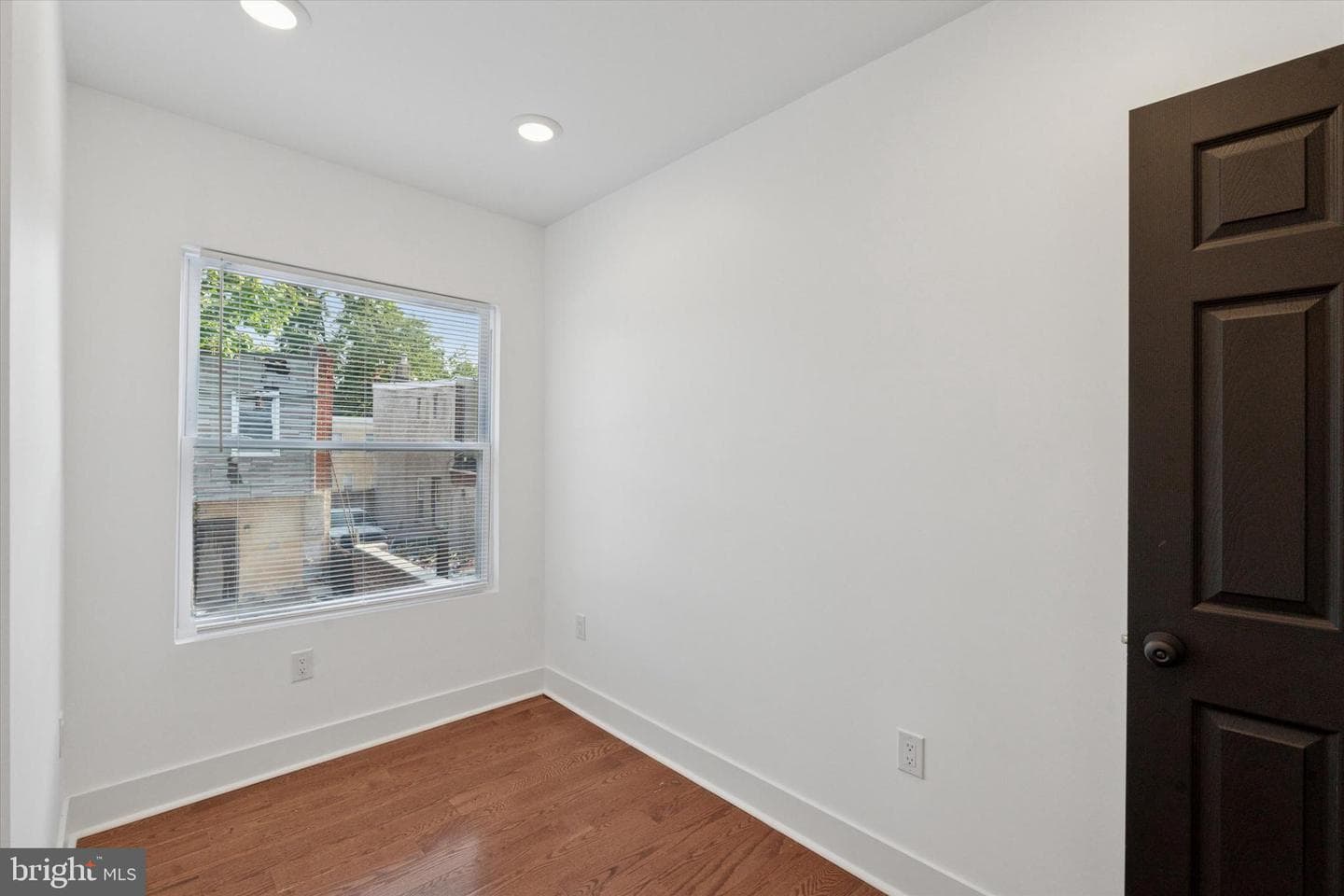 2538 W Oakdale Street photo 13