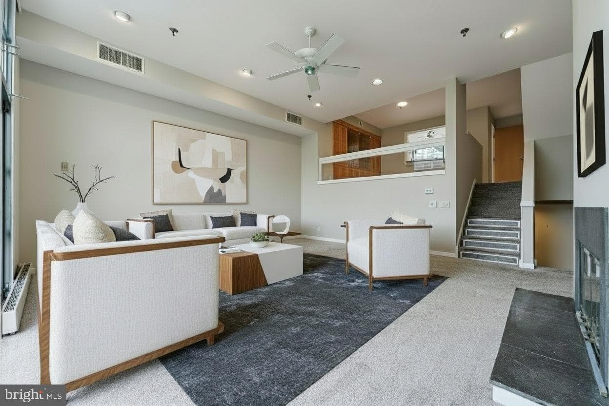7 N Christopher Columbus Boulevard #130 photo 11