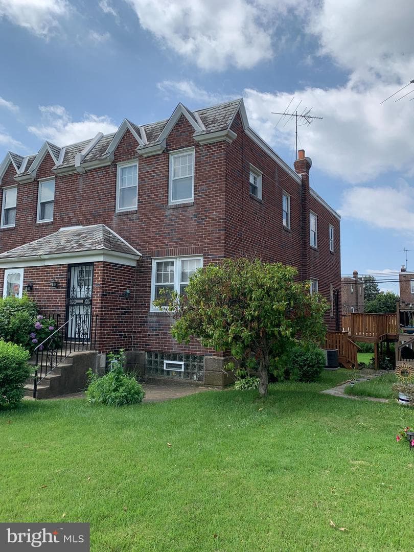 1116 Unruh Avenue photo 3