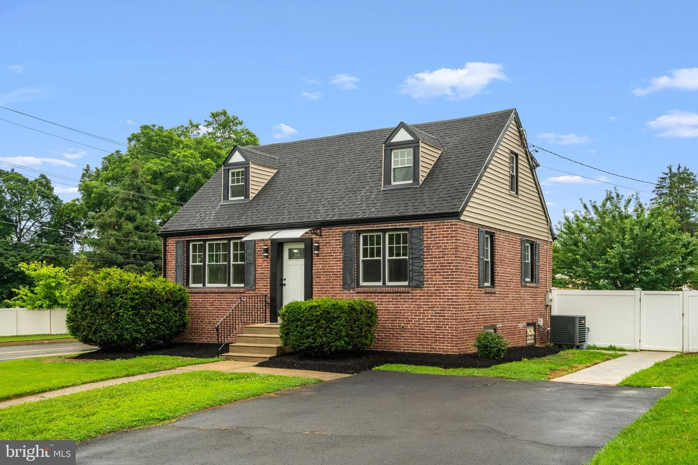 101 Overhill Avenue photo 1