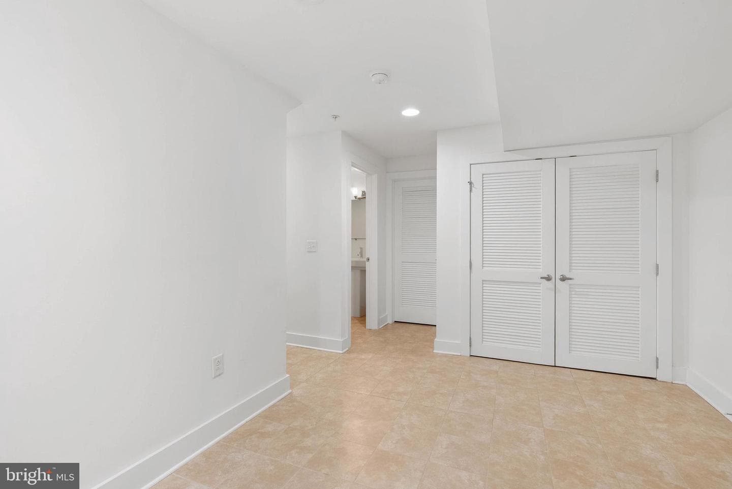 884 N Lawrence Street photo 17