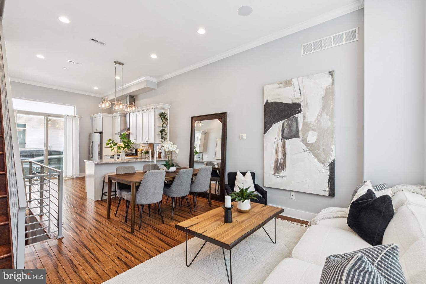 621 Moore Street photo 1