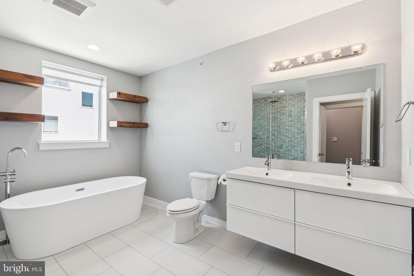 621 Moore Street photo 24