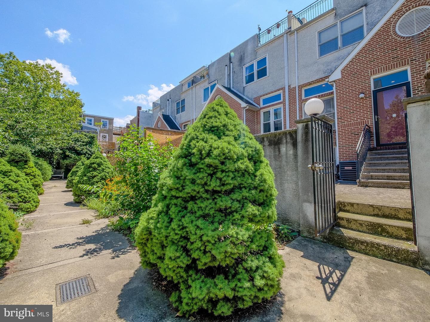2419 South Street photo 8