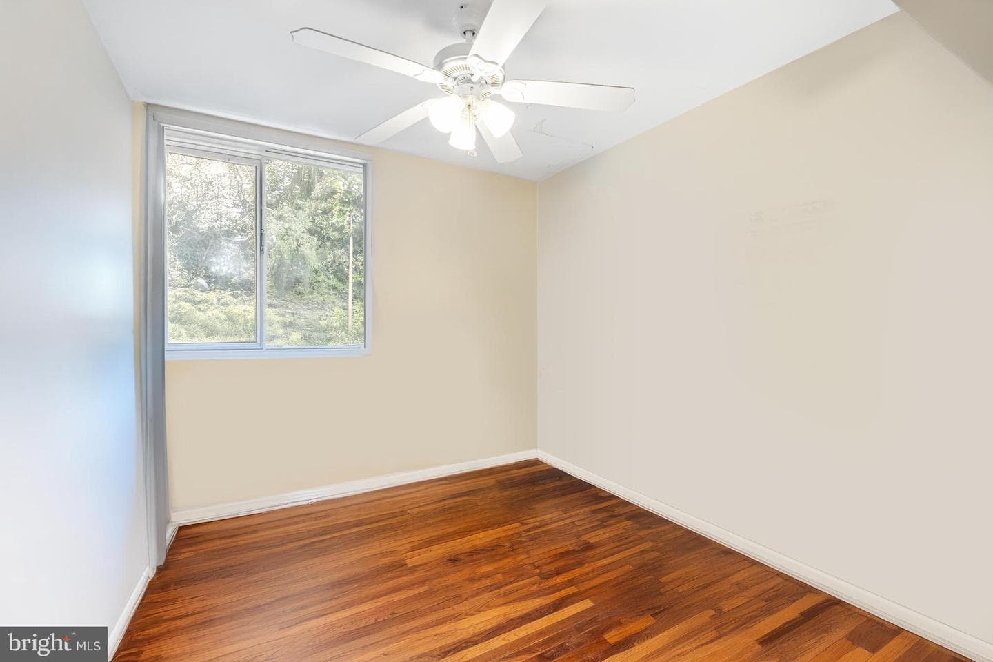 7018 Henry Avenue photo 10
