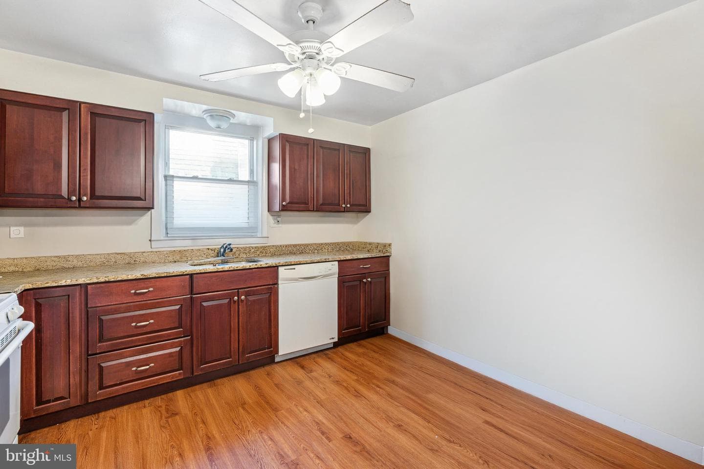 7018 Henry Avenue photo 4