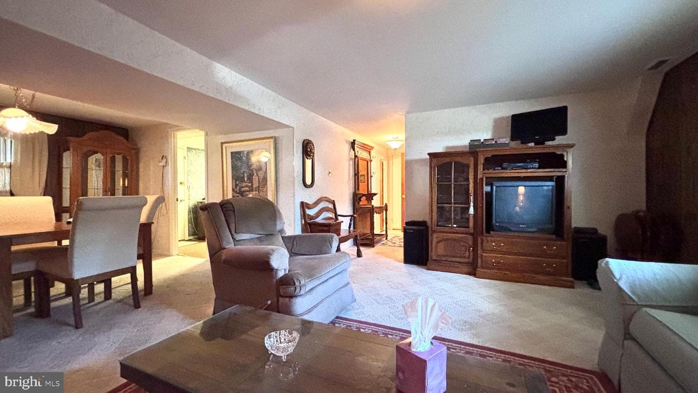 9401 Tulip Street photo 34