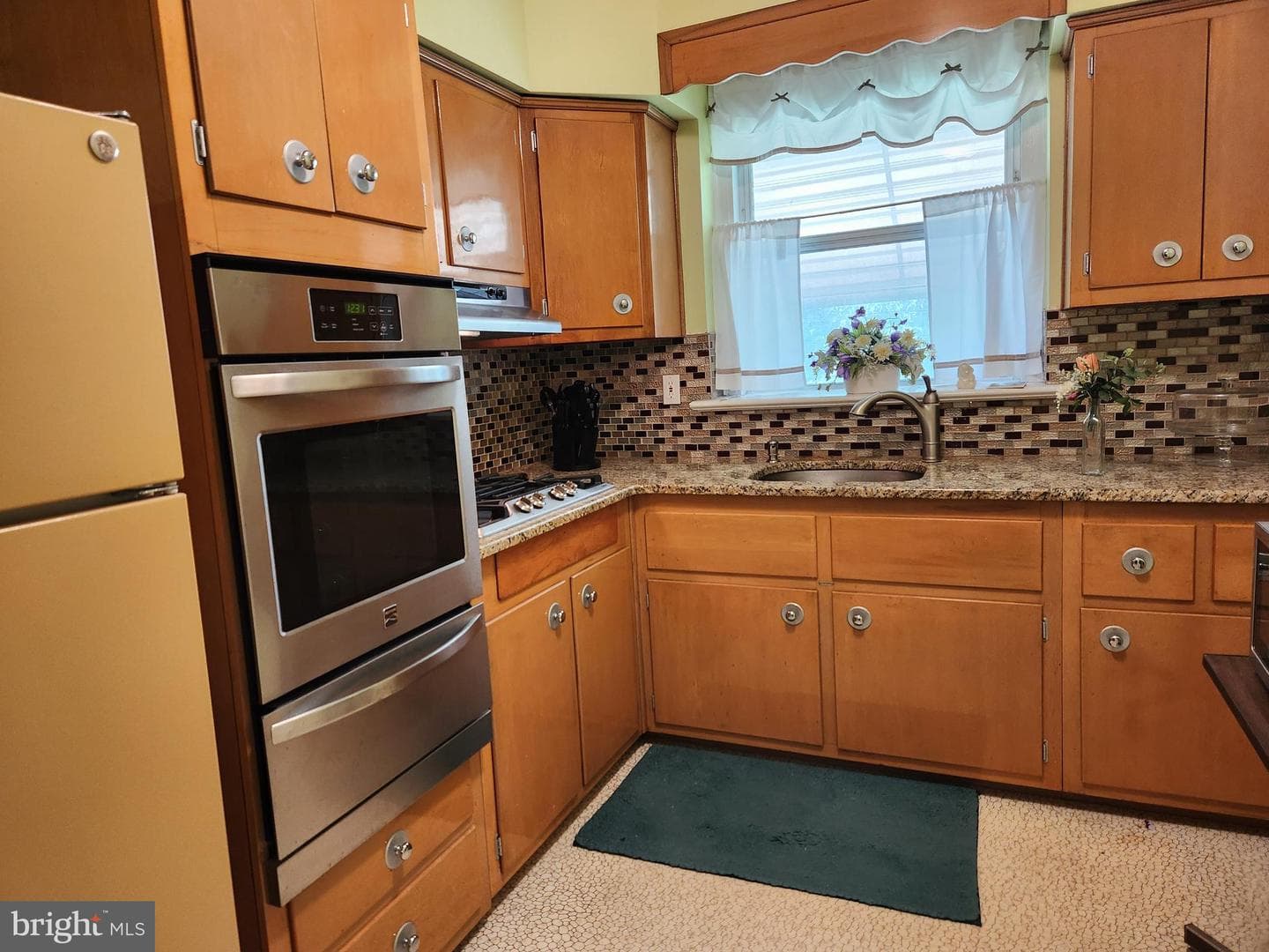 8835 Winchester Avenue photo 10