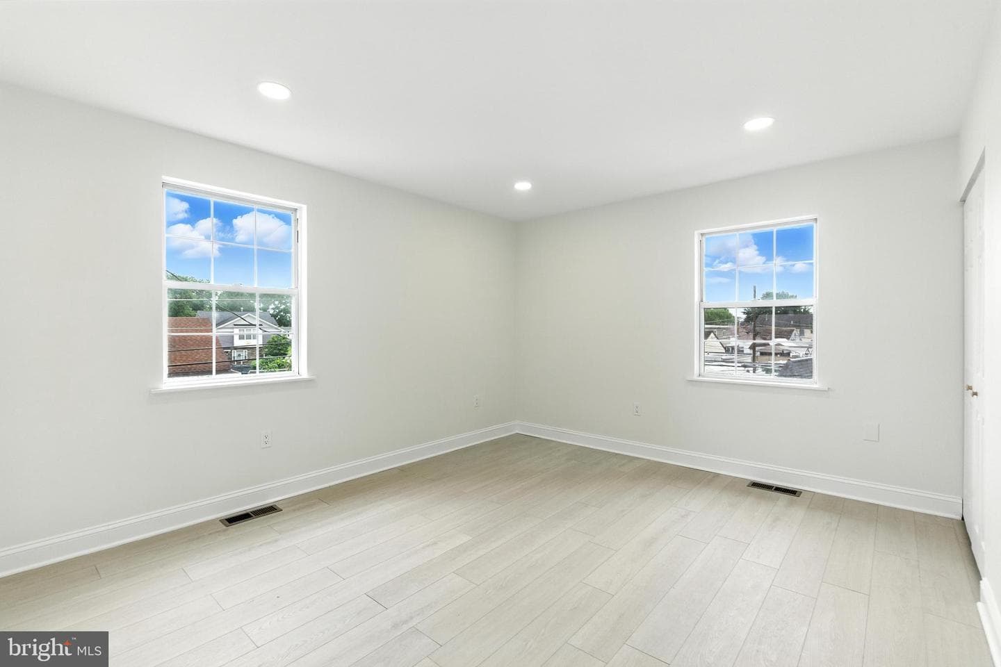 9219 Exeter Road photo 31