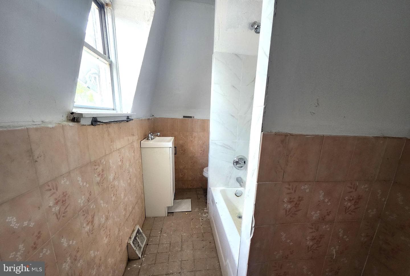 6136 W Oxford Street photo 10