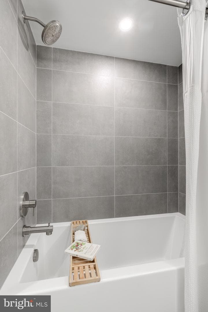 870 N 28th Street #201 photo 37
