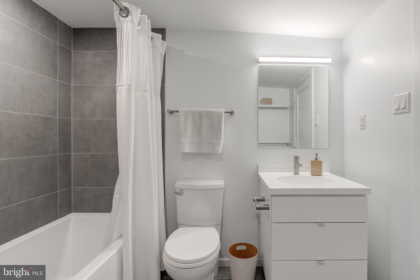870 N 28th Street #201 photo 38