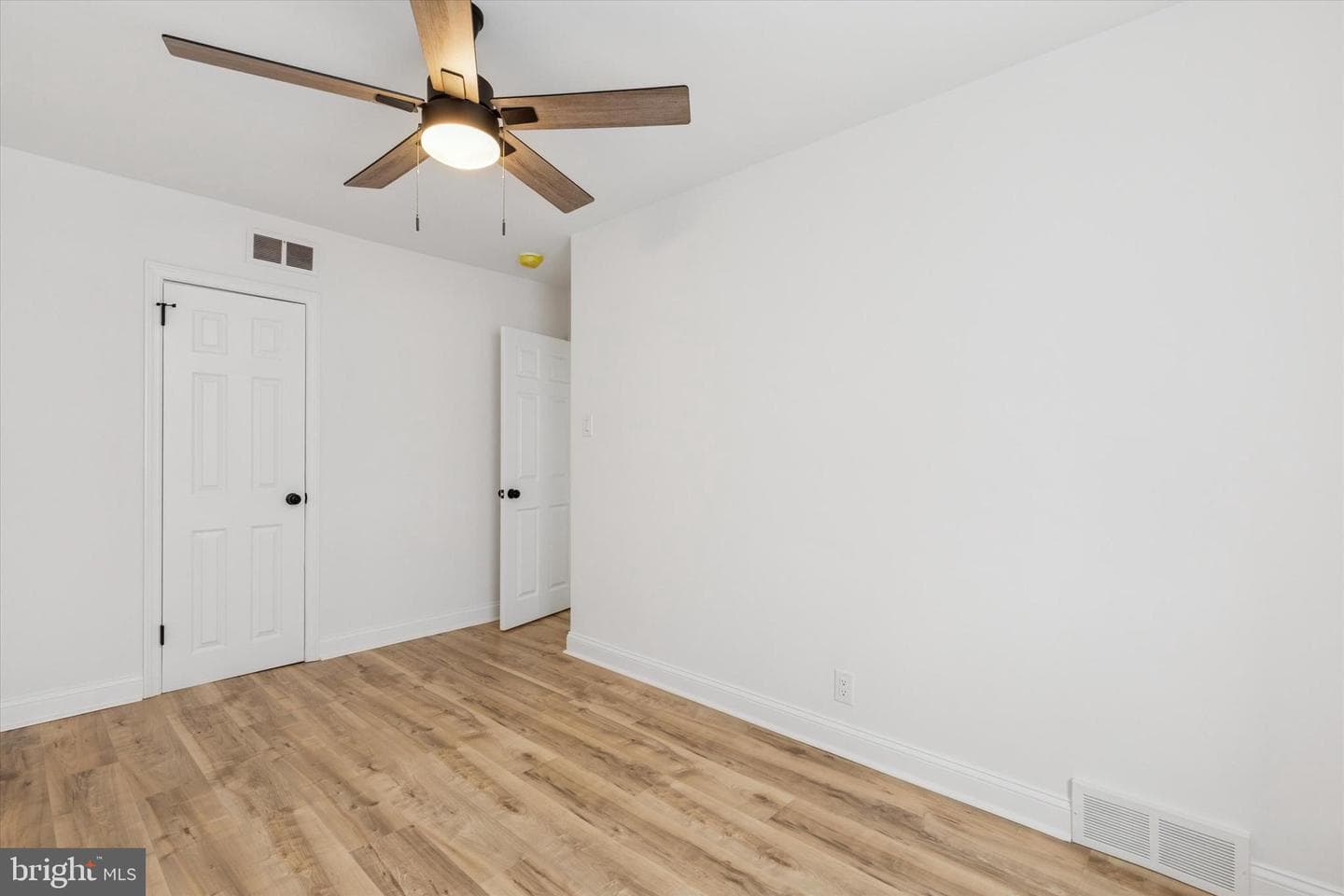7945 Limekiln Pike photo 17