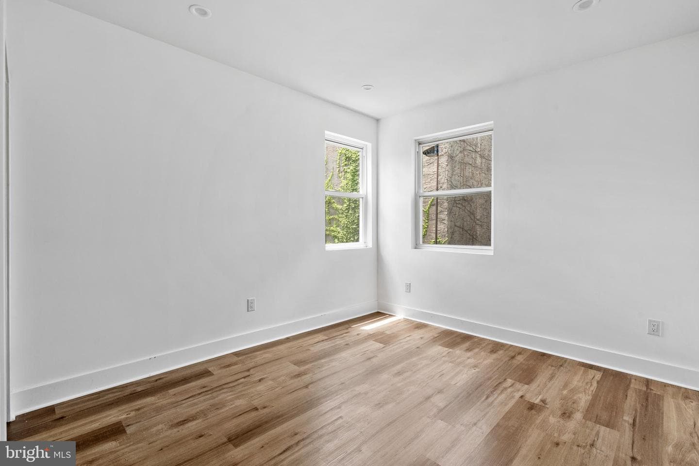952 N 5th Street photo 25