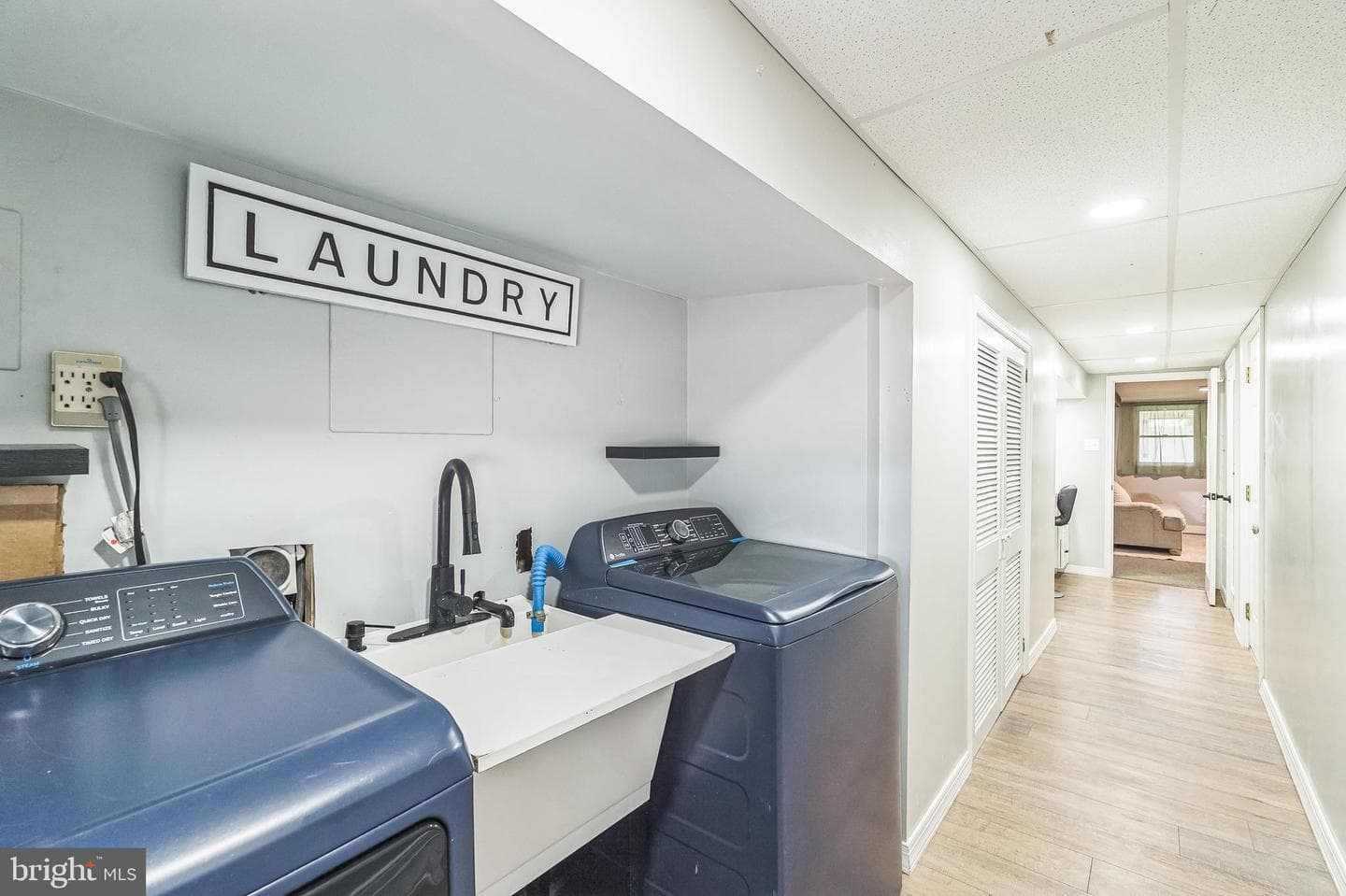 7448 Hill Road photo 33
