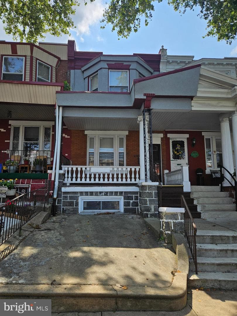 5524 Whitby Avenue photo 1