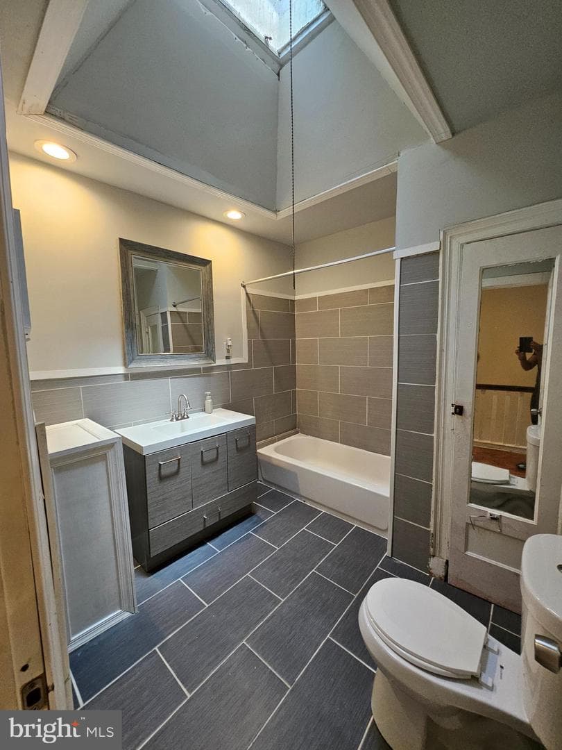 5524 Whitby Avenue photo 14