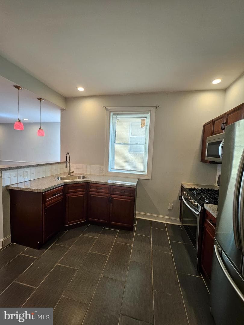 5524 Whitby Avenue photo 3