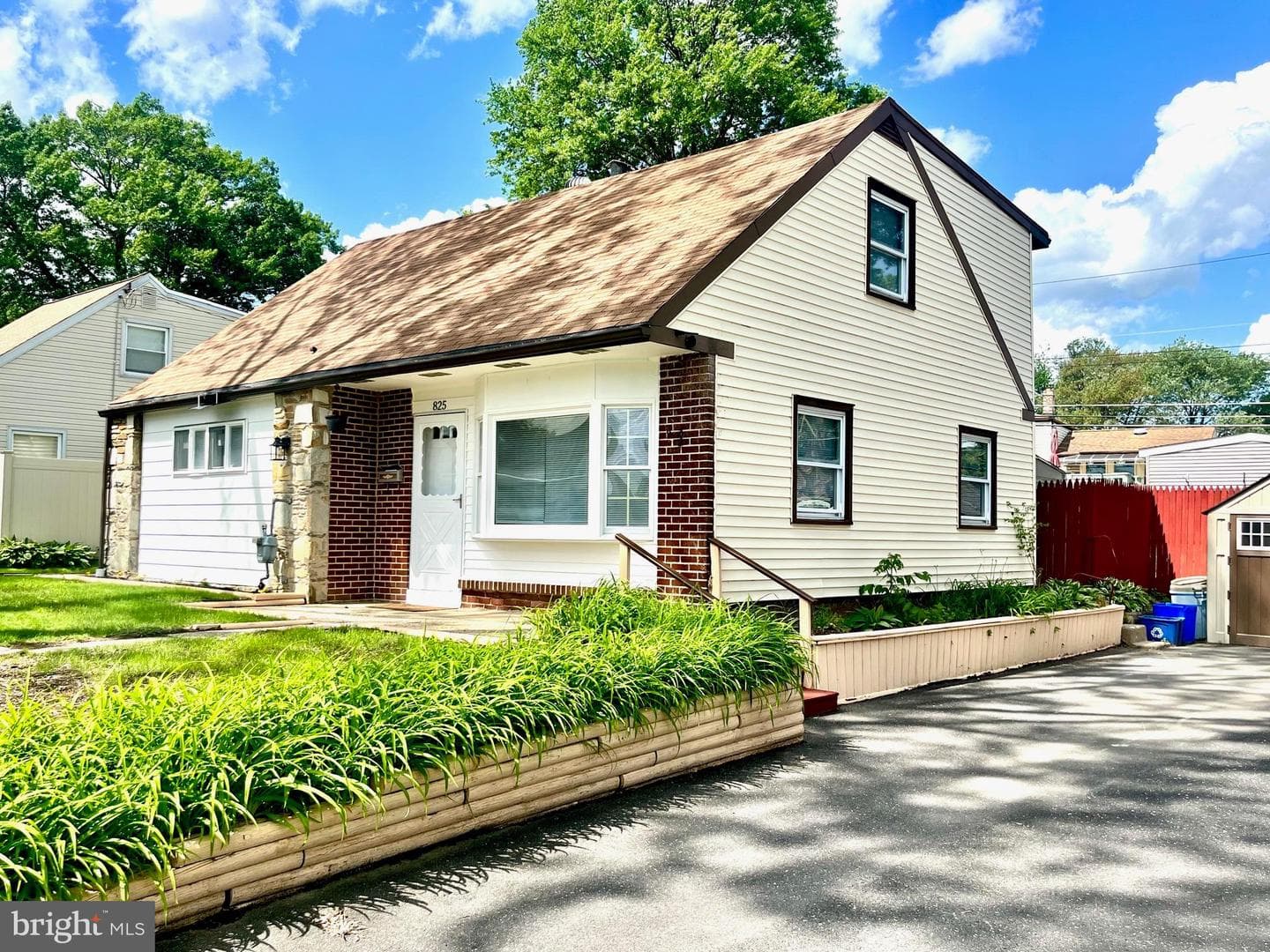825 Delray Street photo 2