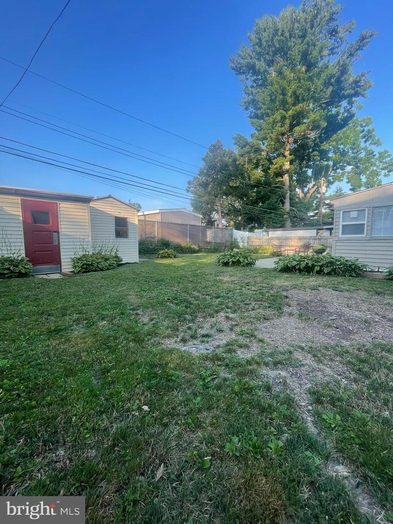 825 Delray Street photo 36