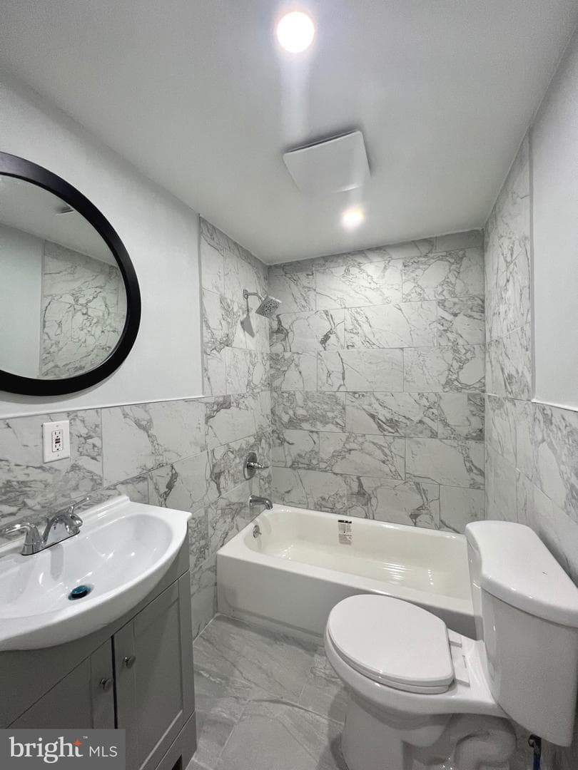 2108 E Cambria Street photo 3