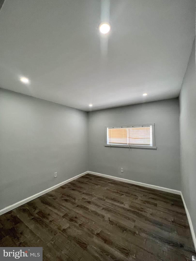 2108 E Cambria Street photo 4