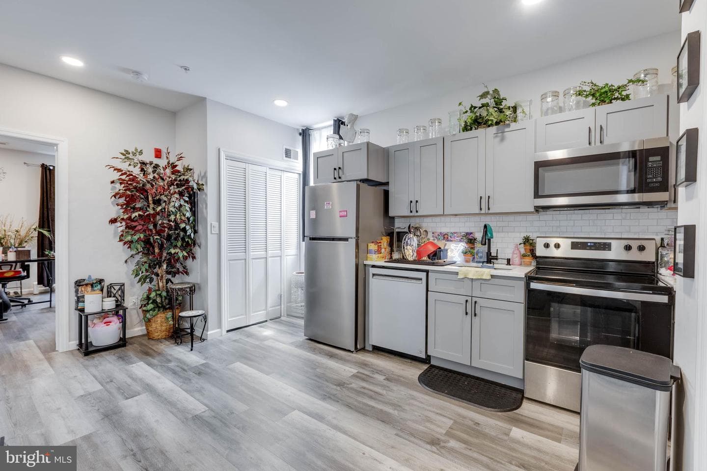 623 W Oxford Street photo 14