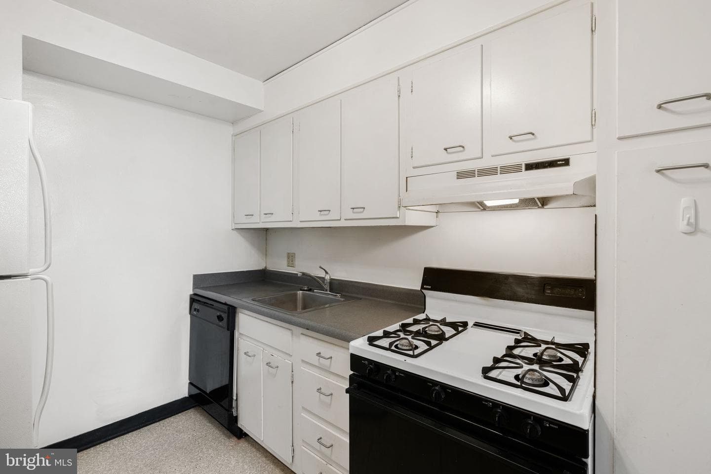604 S Washington Square #1111 photo 7