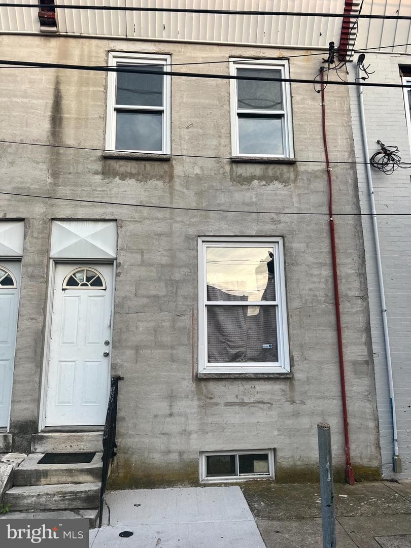 2765 Helen Street photo 1