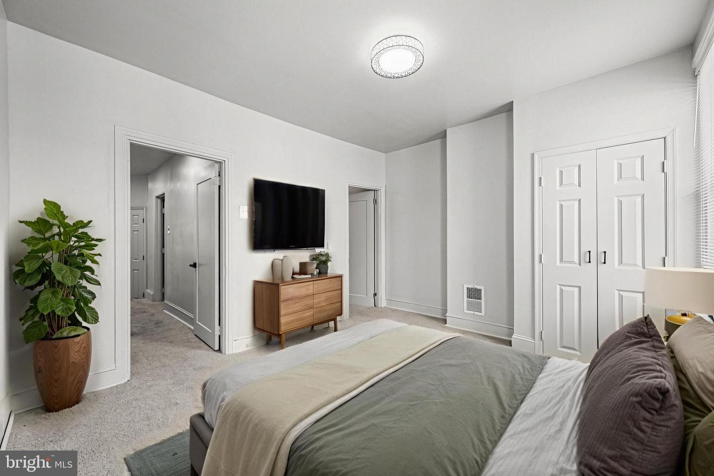 1232 W Sergeant Street photo 5