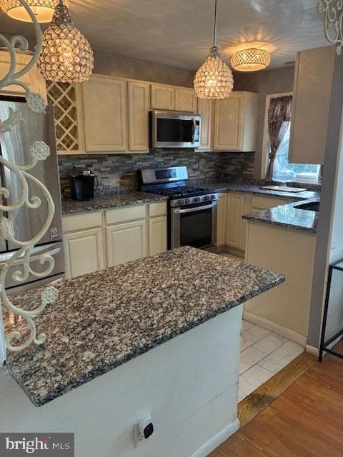 6604 Harley Street photo 24