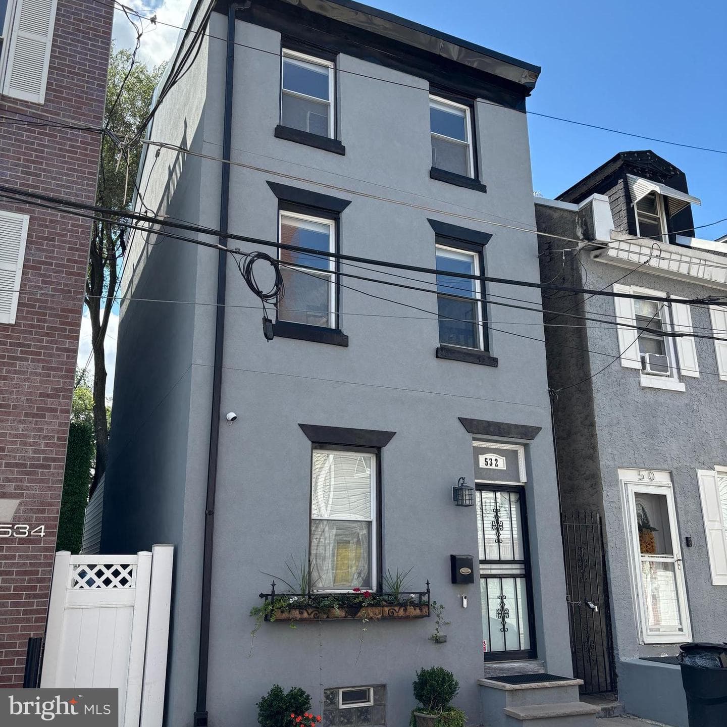 532 E Cabot Street photo 2