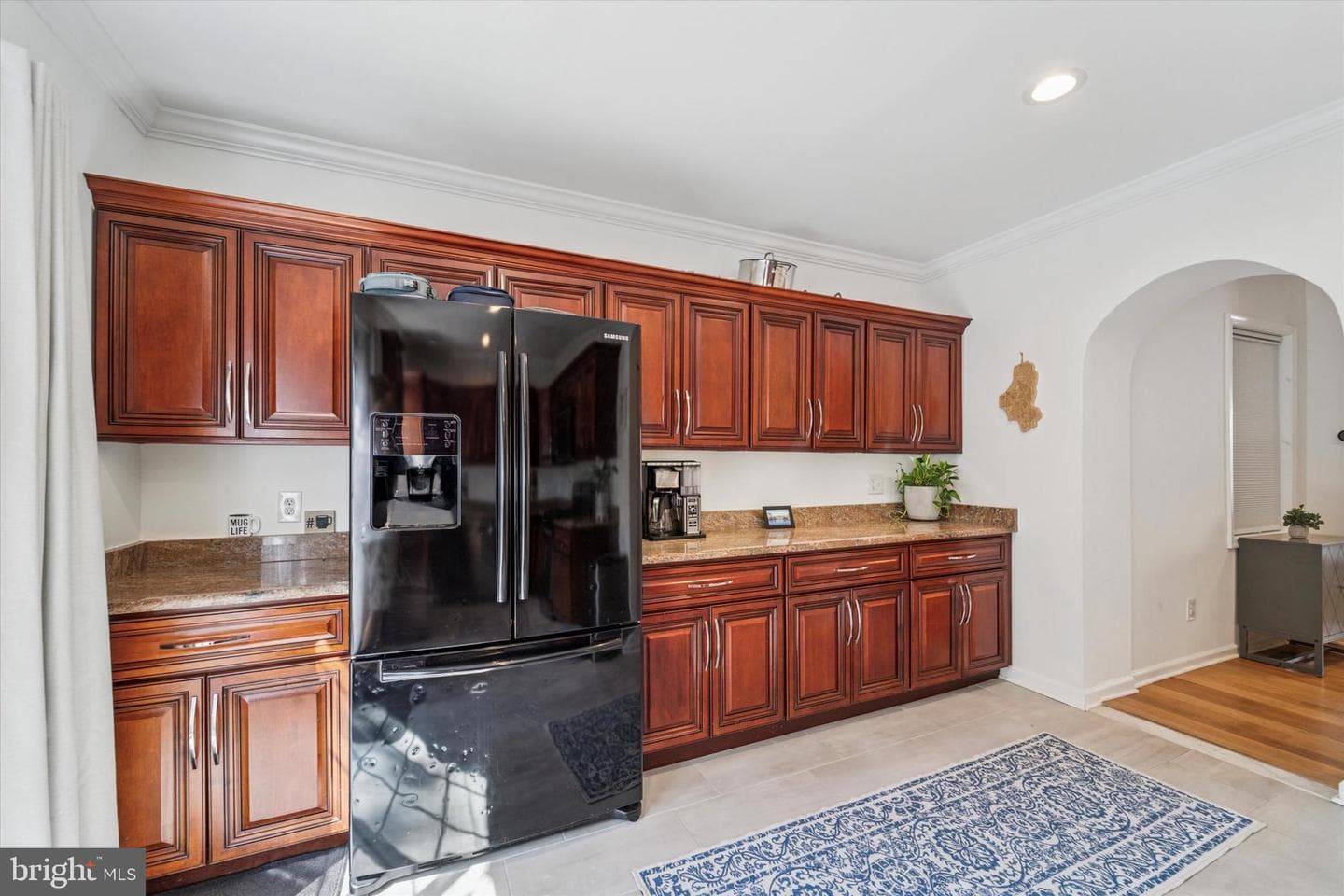 532 E Cabot Street photo 8