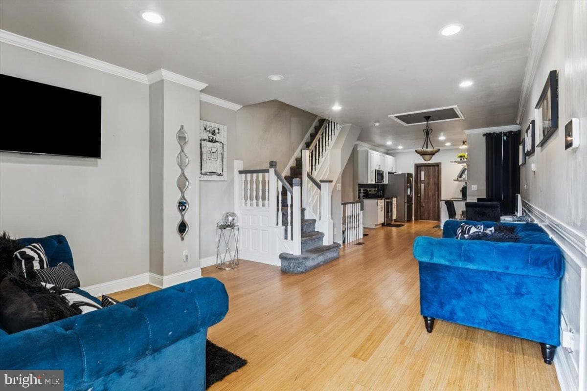1529 N Robinson Street photo 4