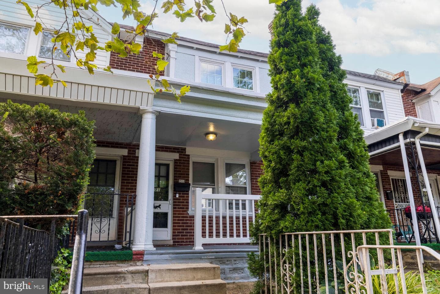 5221 Akron Street photo 2