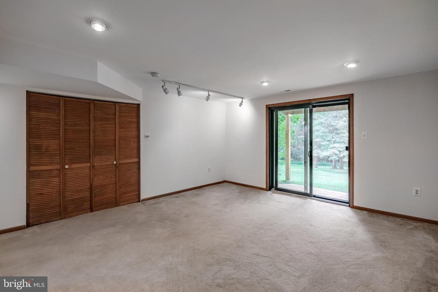 9130 Ayrdalecrescent Street photo 20