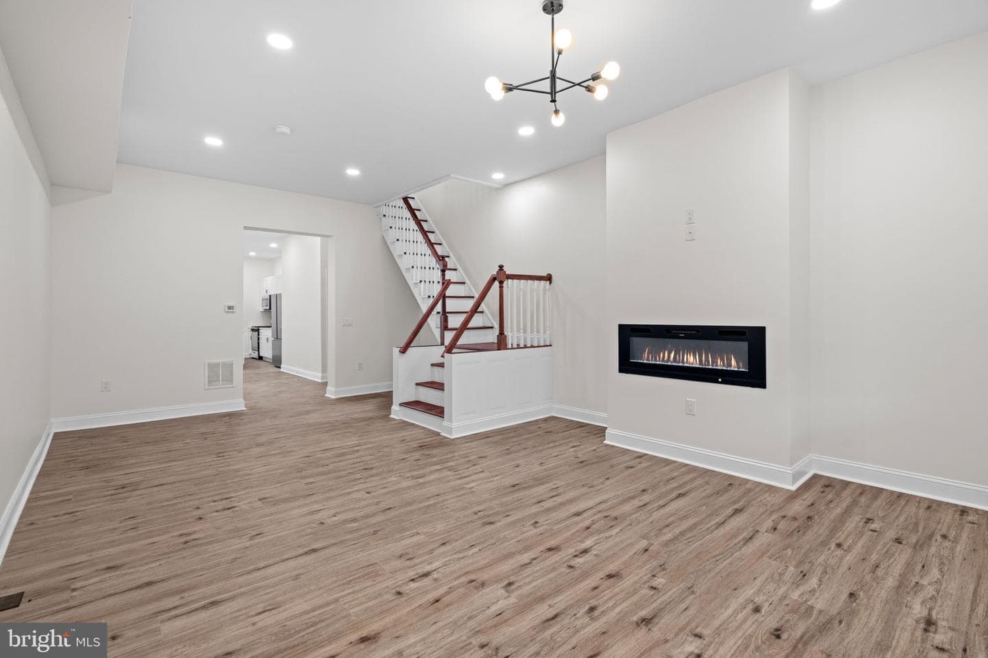 1043 E Chelten Avenue photo 2