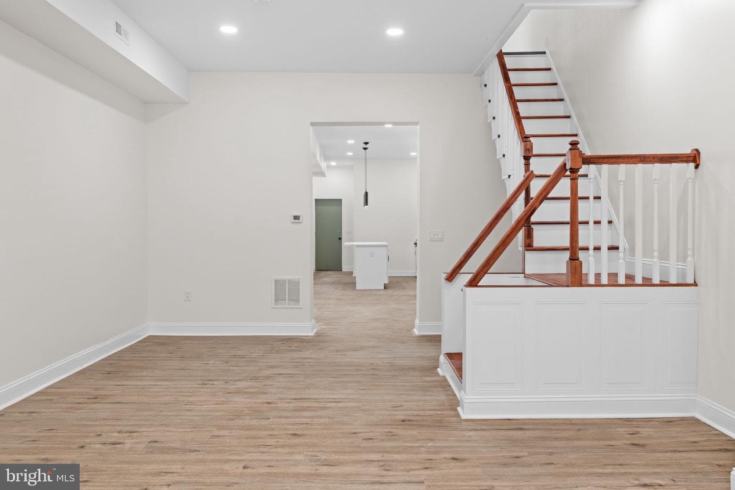 1043 E Chelten Avenue photo 3