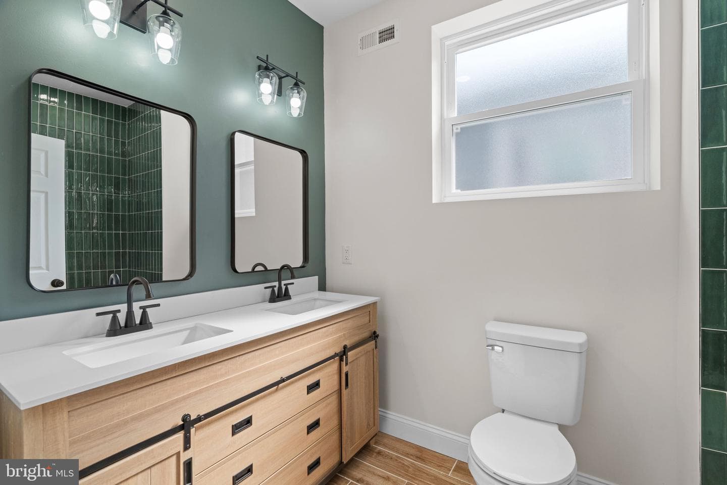1043 E Chelten Avenue photo 30