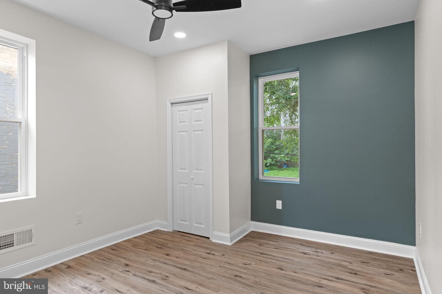 1043 E Chelten Avenue photo 33