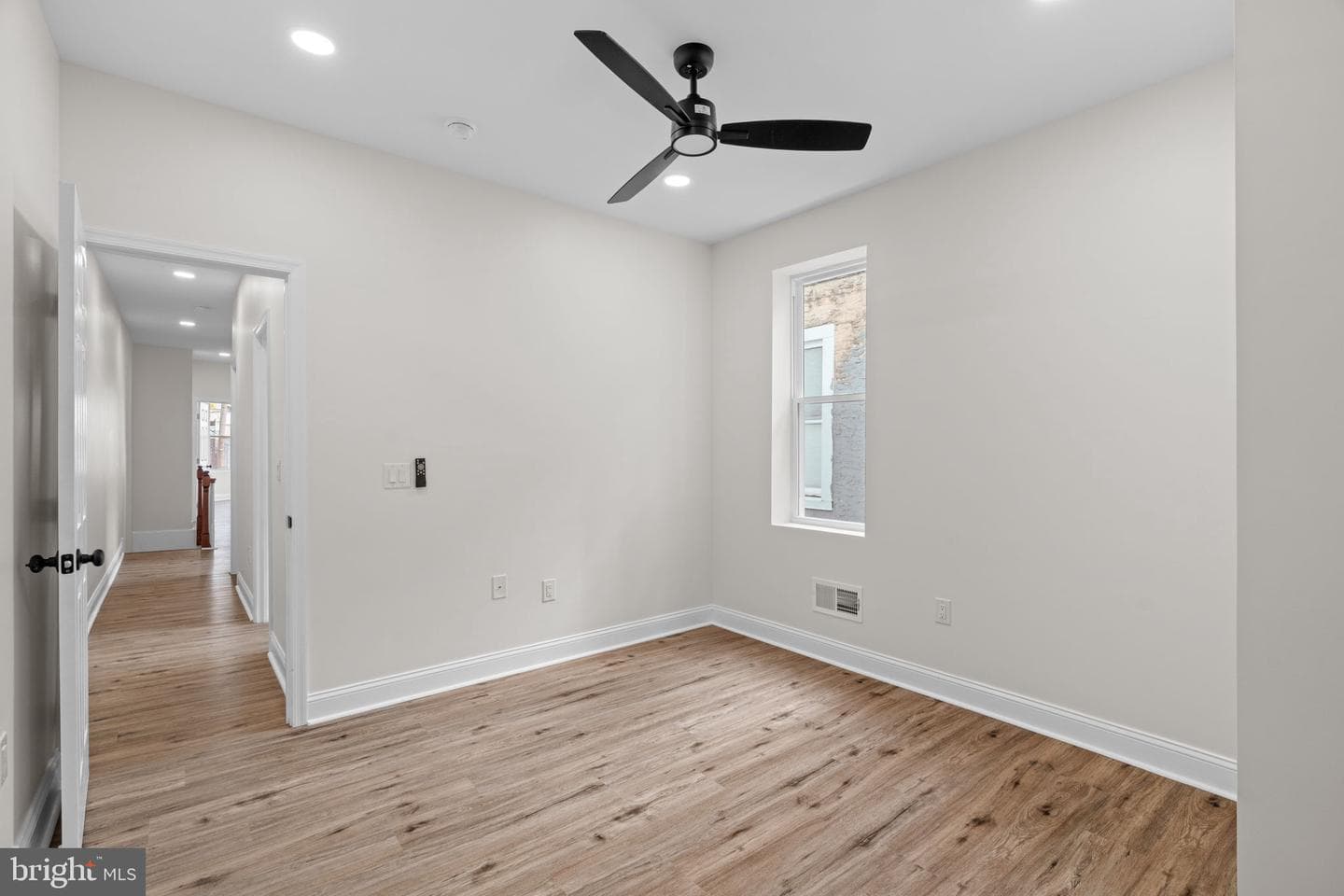 1043 E Chelten Avenue photo 34