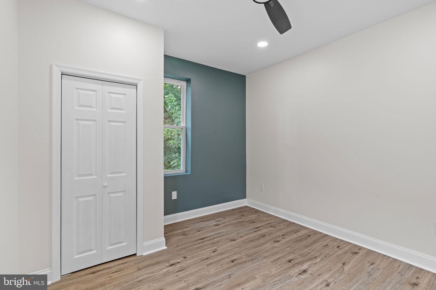 1043 E Chelten Avenue photo 35