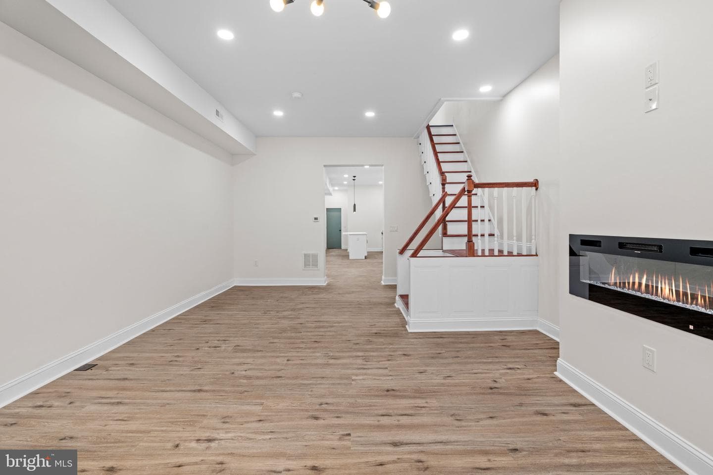 1043 E Chelten Avenue photo 4