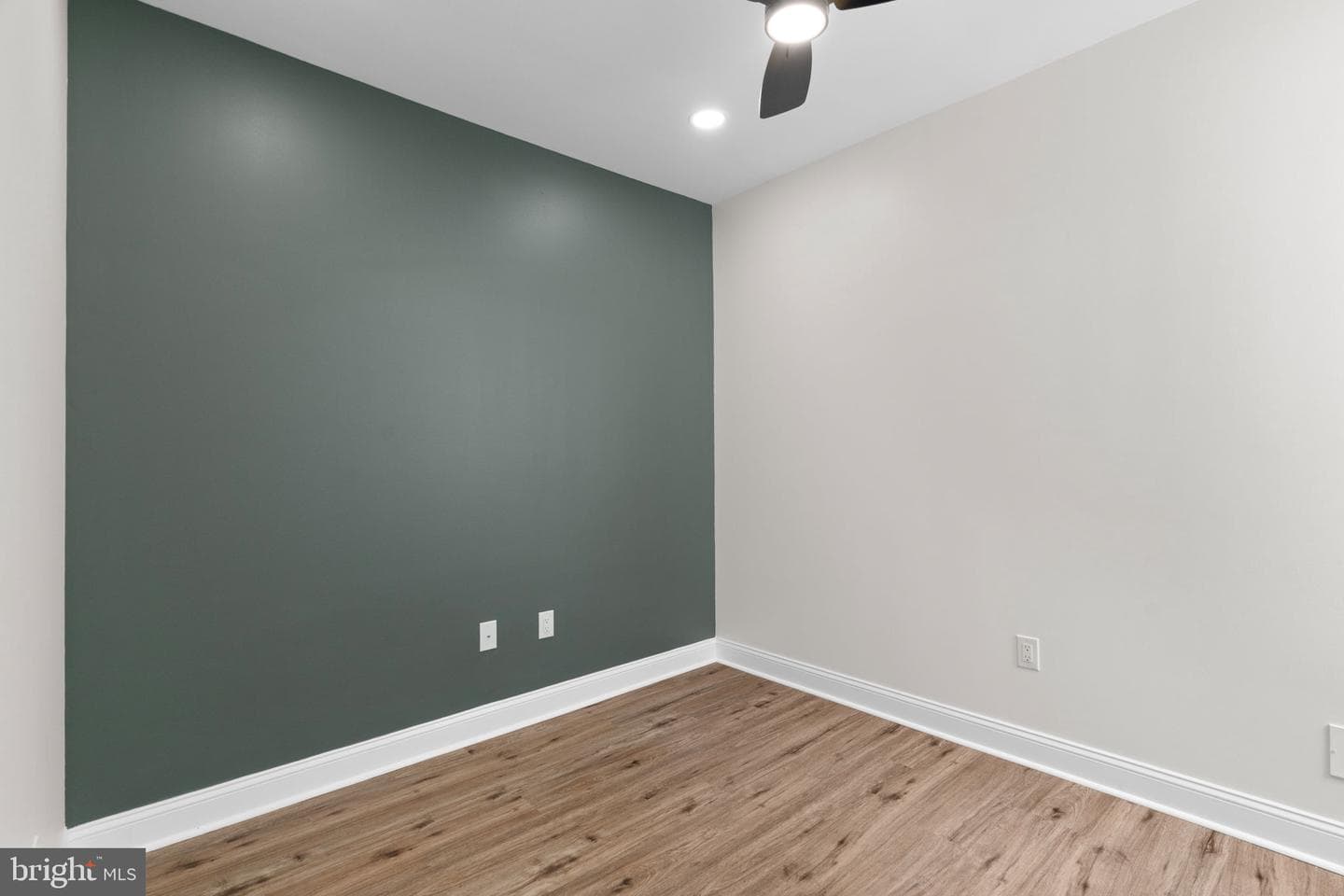 1043 E Chelten Avenue photo 40