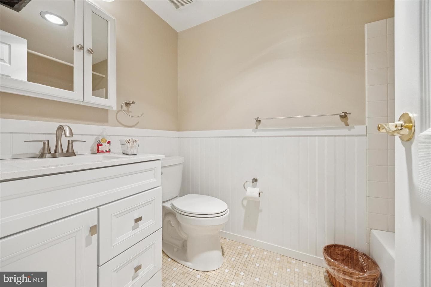 47201 Delaire Landing Road #201 photo 10
