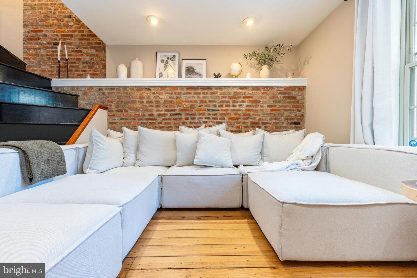 142 Watkins Street photo 5