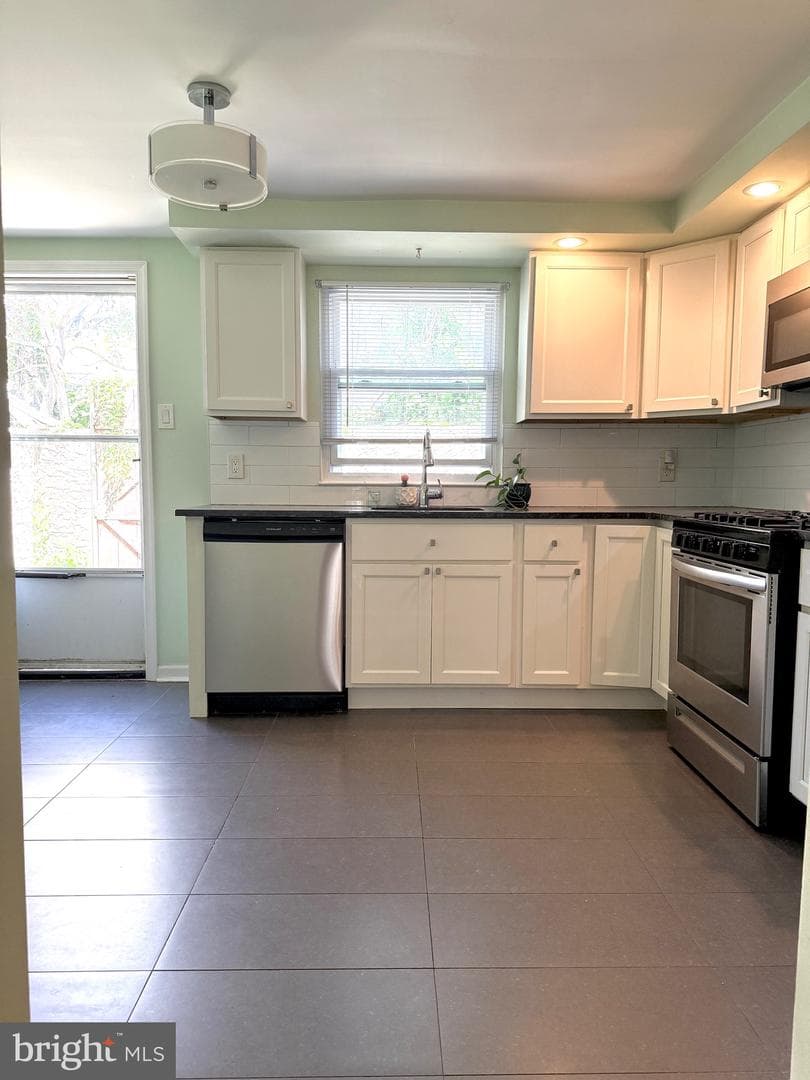 429 Dudley Street photo 2