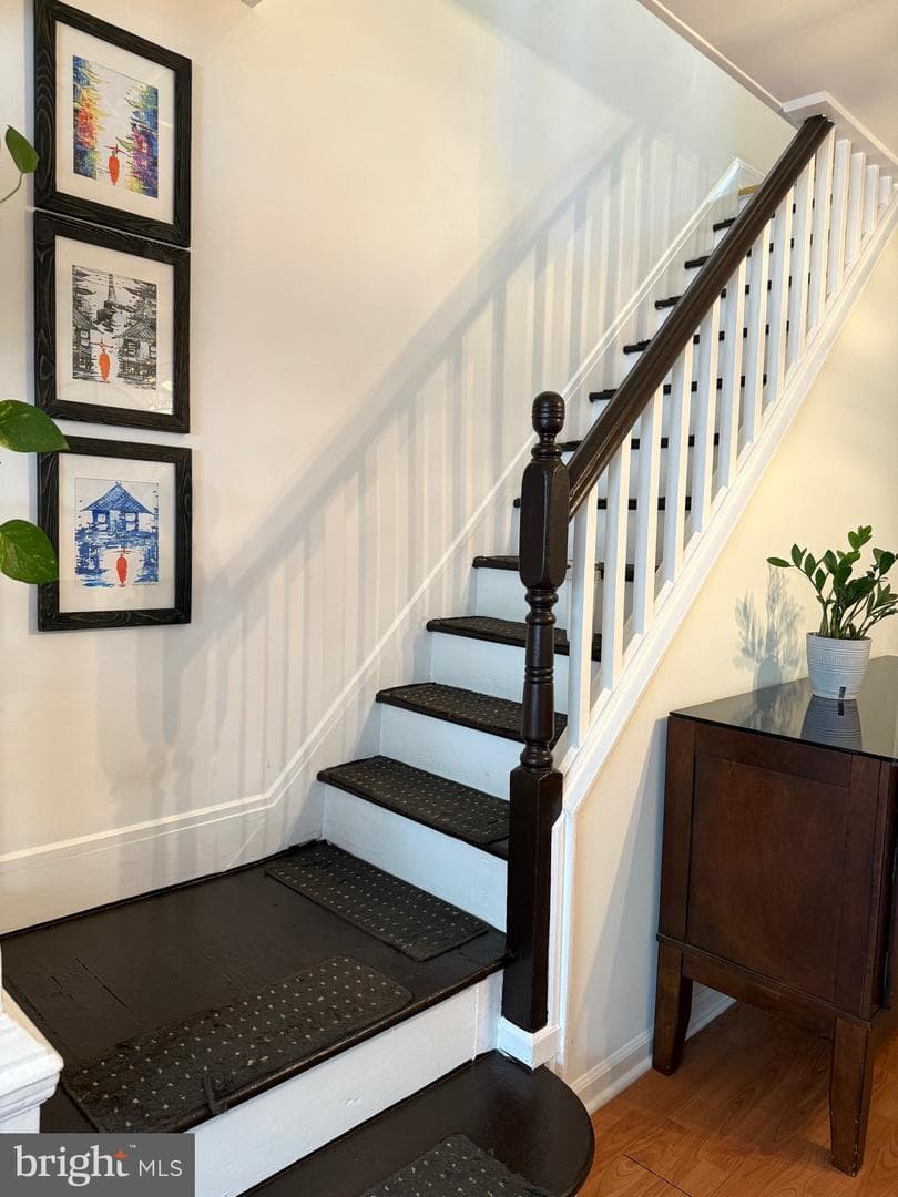 429 Dudley Street photo 4