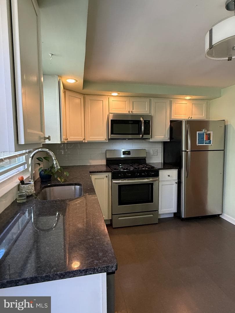 429 Dudley Street photo 5
